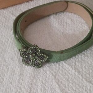 BELT SUADE LEATHER NWOT METAL RINESTONE FLOWER BUCKEL